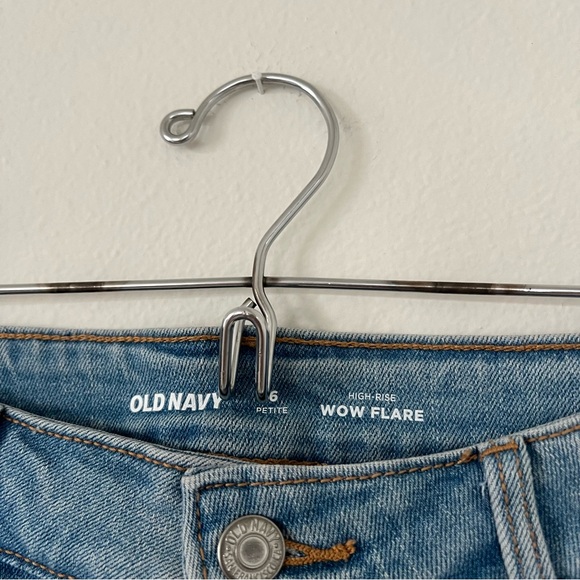 Old Navy Petite High-Waisted Wow Flare Jeans - Picture 4 of 7